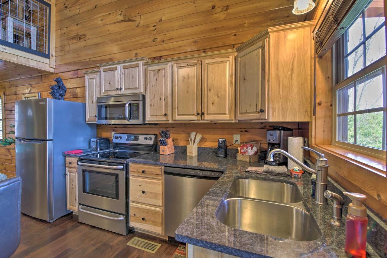 Gatlinburg Cabin With Pool Table And Hot Tub! المظهر الخارجي الصورة